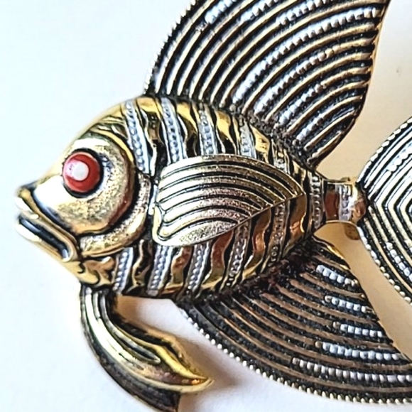 DAMASCENE ANGEL FISH PIN BROOCH - MADE IN SPAIN - Picture 2 of 8